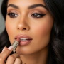 7 Warna Lipstik yang Cocok untuk Kulit Sawo Matang, Bikin Penampilan Makin Stand Out!