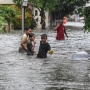 Hujan Deras Kepung Jakarta, 48 RT Masih Terendam Banjir Hingga Minggu Siang