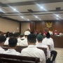 Kompak Berkemeja Putih, Begini Penampakan 23 Terdakwa Demo Agustus di Ruang Sidang