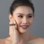 5 Rekomendasi Bedak Padat Mengandung Skincare Anti Aging