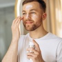 5 Rekomendasi Sunscreen Pria untuk Kulit Kusam, Wajah Auto Cerah dan Glowing