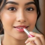 7 Rekomendasi Lip Balm Berwarna, Bikin Bibir Tetap Lembap dan Cantik Merona