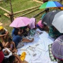 Pilu Korban Bencana di Sumatera Tidur Beralas Terpal, 100 Karpet Dikirim untuk Ringankan Penyintas
