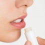 5 Rekomendasi Lip Balm dengan Vitamin C untuk Mencerahkan Bibir Gelap