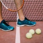 Apa Beda Sepatu Padel dan Tennis? Ini 7 Rekomendasinya