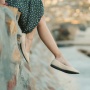 5 Sepatu Flat Shoes Wanita Branded Murah, Kualitas Premium Harga Kaki Lima