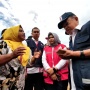 Warga Korban Banjir Minta Cangkul dan Sekop ke JK untuk Bersihkan Rumah