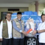Mendagri Tito Serahkan Bantuan untuk Warga Terdampak Bencana di Sumbar