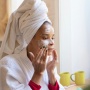 Hati-Hati Perawatan Kulit yang Terlalu Kasar Bisa Percepat Penuaan Dini!