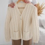 4 Rekomendasi Cardigan Stylish yang Cocok Dijadikan Kado Natal
