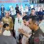 Gibran Bagi-bagi Kado Natal di Bitung, Ratusan Anak Riuh