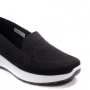 Wajib Punya! 7 Sneaker Lokal Kembaran Skechers Go Walk Ori yang Lebih Nyaman