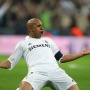 Jalani Operasi Jantung Berisiko, Roberto Carlos Keluar dari Masa Kritis