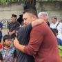 Sahabat Solidaritas: Detik-Detik Irfan Hakim Beri Pelukan Erat untuk Gilang Dirga yang Berduka