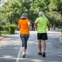 5 Ciri Sepatu Lari yang Sebenarnya Tidak Boleh Dipakai untuk Jalan Kaki Lansia, Jangan Asal Pilih