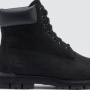 5 Sepatu Jalan yang Waterproof, Pilihan Tepat di Musim Hujan Agar Kaki Tidak Lembap