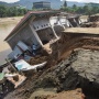 Banjir Bandang Susulan, Bangunan TPA di Padang Pariaman Ambruk ke Sungai