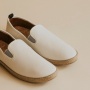 5 Rekomendasi Sepatu Slip On yang Super Ringan untuk Ibu Hamil, Nyaman Dipakai Seharian