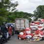 Gunungan Sampah di Ciputat Muncul Lagi, Bikin Macet Parah, Bau Busuk Menyerang