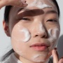 5 Facial Foam untuk Kulit Berminyak dan Berjerawat, Bebas Rasa Ketarik!