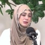 Penuh Haru, Celine Evangelista Kenang Momen Belajar Salat sambil Terisak