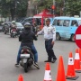 Uji Coba Satu Arah, Beberapa Pengendara Masih Nekat Lawan Arus di Salemba Tengah