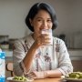 5 Susu Tinggi Protein untuk Lansia Usia 50 Tahun agar Tulang Kuat