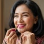 Lipstik Warna Apa yang Cocok di Usia 50-an? Ini 5 Pilihan agar Terlihat Fresh dan Lebih Muda