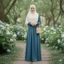 Baju Teal Blue Cocoknya Pakai Kerudung Warna Apa Saja? Ini 5 Rekomendasinya