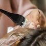 5 Cat Rambut untuk Menutupi Uban: Hasil Natural, Penampilan Lebih Muda