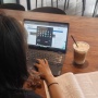 Ancaman Mata Kering SePeLe di Balik Layar Laptop Mengintai Pekerja Remote