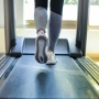 Jalan di Treadmill Sebaiknya Pakai Sepatu Apa? Jangan Salah Pilih, Ini Penjelasannya