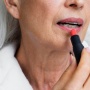 Apa Warna Lipstik yang Elegan untuk Usia 50-an? Ini Pilihan agar Tampilan Makin Berkelas