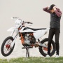 Bagaimana Cara Mengendarai Motor Kopling? Ini 10 Langkahnya