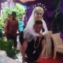 Sempat Putus Asa, Pasangan Pengantin Ini Tetap Gelar Resepsi di Tengah Banjir
