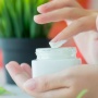 Pelembap Bisa Bikin Jerawatan? Kenali Bahaya Penggunaan Moisturizer Berlebihan