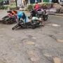 Bikin Pemotor Jatuh, Menyoal Kualitas Perbaikan Jalan Juanda Depok yang Cepat Rusak Total