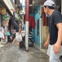 Lompatan Mimpi Anak-Anak Pluit di Gang Sempit yang Menjadi Arena Akrobatik
