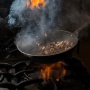 4 Tips Membersihkan Wajan Gosong dengan Bahan Sederhana di Rumah, Wajib Coba!