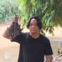 Sosok Arief 'Anak Kali' yang Menaruh Asa di Ciliwung Lewat Konten Ikan Sapu-Sapu