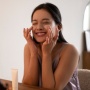 4 Sunscreen dengan Finish Dewy untuk Tampilan Glowing Natural
