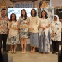 Spesial Imlek, Brand Fashion ini Sulap Porselen Klasik Tiongkok Jadi Batik Nusantara yang Memukau