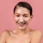 5 Rekomendasi Moisturizer Terbaik setelah Eksfoliasi agar Wajah Mulus