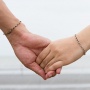 Makin Kompak! 6 Barang Couple Unik untuk Kado Valentine yang Berkesan