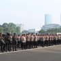 Hadirkan 'Wajah Humanis', 1.060 Polisi Siaga Kawal Demo Guru Madrasah di Depan Gedung DPR