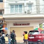 Detik-detik Pengunjung Nekat Bakar Toko Emas di Makassar