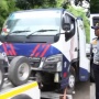 Gak Pandang Bulu! Sudinhub Jakbar Angkut Paksa Mobil Towing Polisi yang Parkir Sembarangan