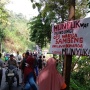 Warga Sambeng Borobudur Pasang 200 Spanduk, Menolak Penambangan Tanah Urug