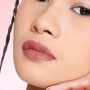 6 Lipstik Glossy Tahan Lama untuk Bukber, Tetap On tanpa Perlu Touch Up