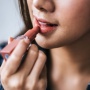 4 Lipstik Wudhu-Friendly untuk Tampil Cantik Tanpa Khawatir Luntur